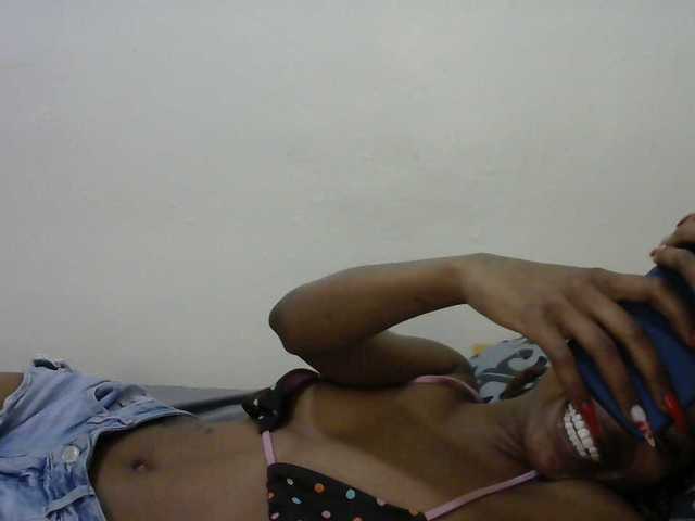 Truegirl2 live cam on BongaCams