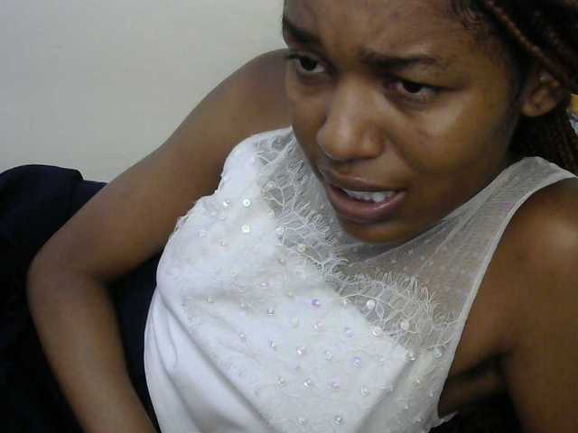 Truegirl2 live cam on BongaCams