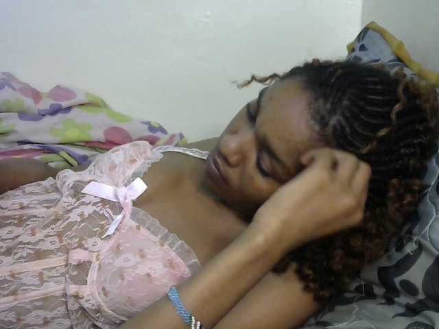 Truegirl2 live cam on BongaCams