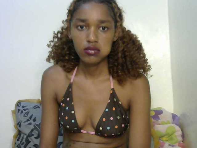 Truegirl2 live cam on BongaCams