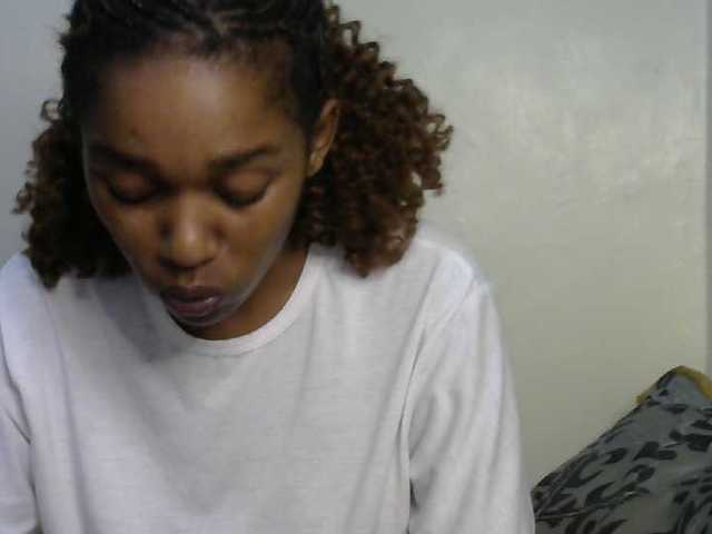 Truegirl2 live cam on BongaCams