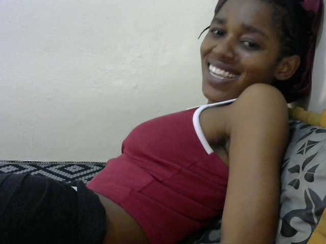 Truegirl2 live cam on BongaCams