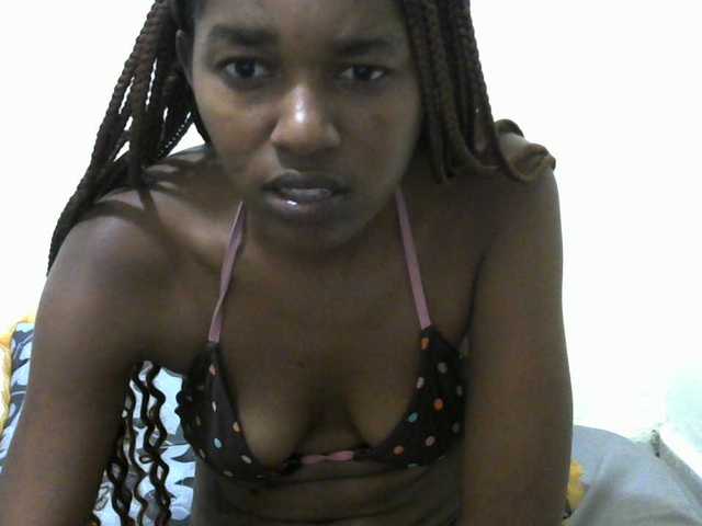 Truegirl2 live cam on BongaCams