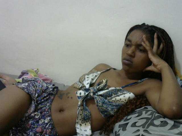 Truegirl2 live cam on BongaCams