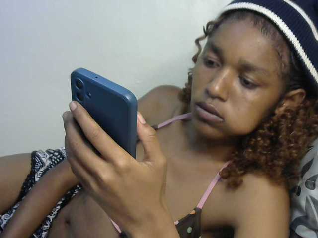 Truegirl2 live cam on BongaCams