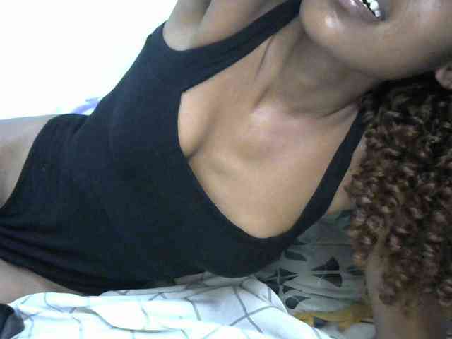Truegirl2 Live Webcam on BongaCams