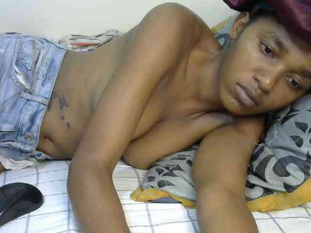 Truegirl2 Live Webcam on BongaCams