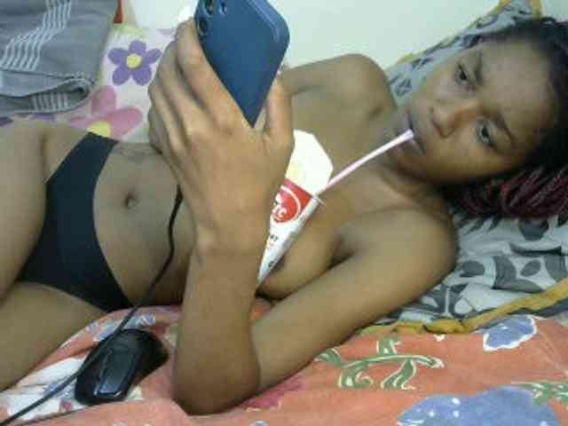 Truegirl2 Live Webcam on BongaCams