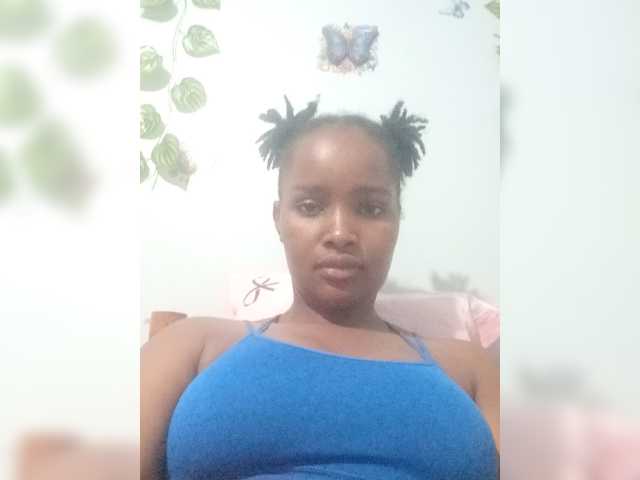 PrettyLovie1 live cam on UnifiedCams