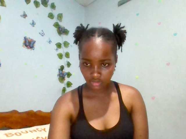 PrettyLovie1 live cam on UnifiedCams