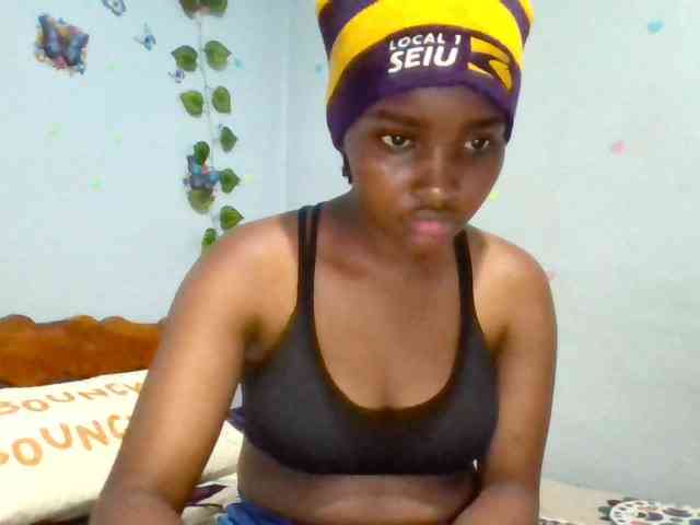 PrettyLovie1 webcam