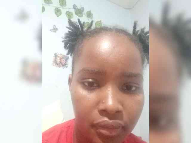 PrettyLovie1 webcam