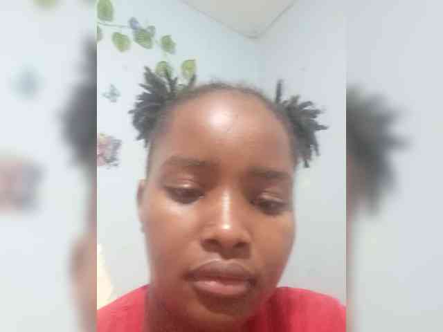 PrettyLovie1 webcam