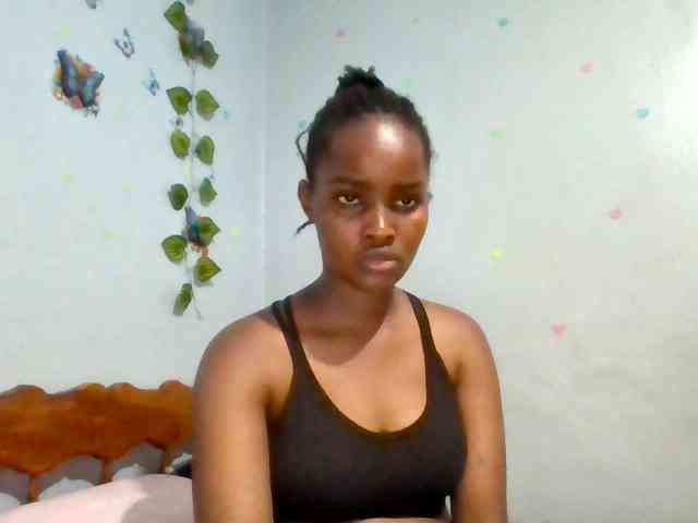 PrettyLovie1 webcam