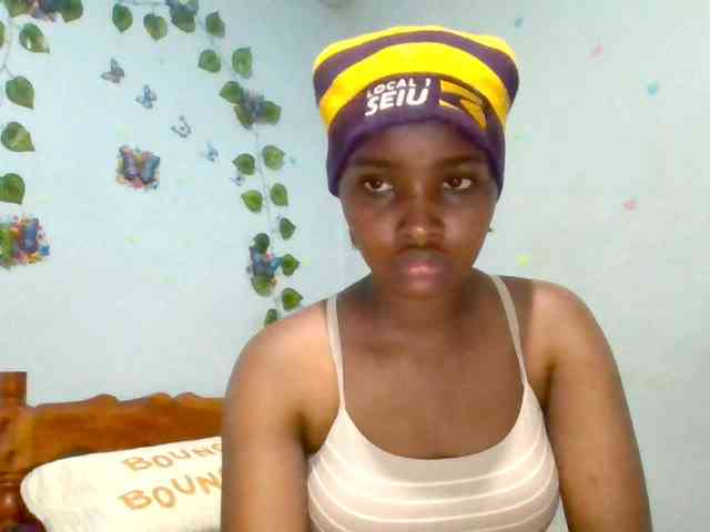 PrettyLovie1 webcam
