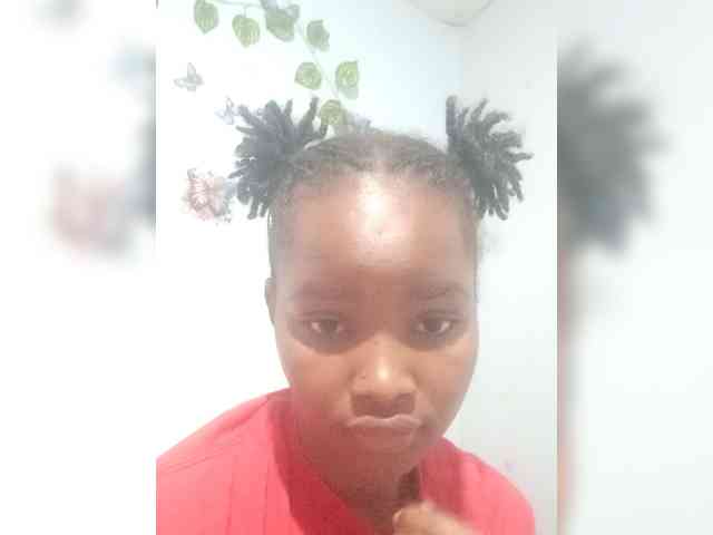 PrettyLovie1 webcam