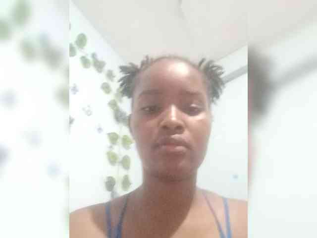 PrettyLovie1 webcam