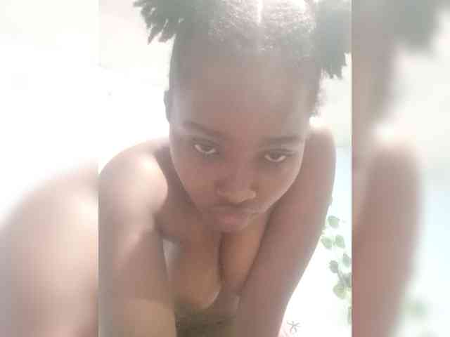 PrettyLovie1 webcam