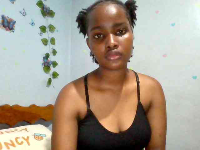 PrettyLovie1 webcam