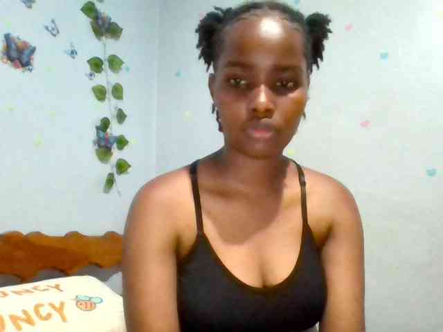 PrettyLovie1 webcam