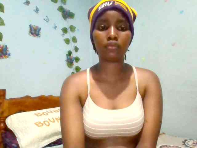 PrettyLovie1 webcam