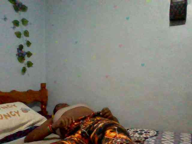 PrettyLovie1 webcam