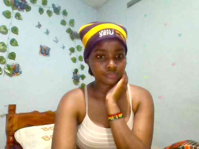 PrettyLovie1 webcam