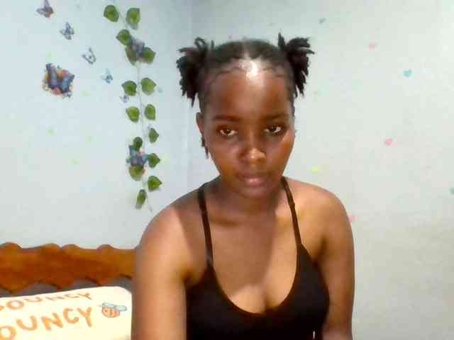 PrettyLovie1 webcam