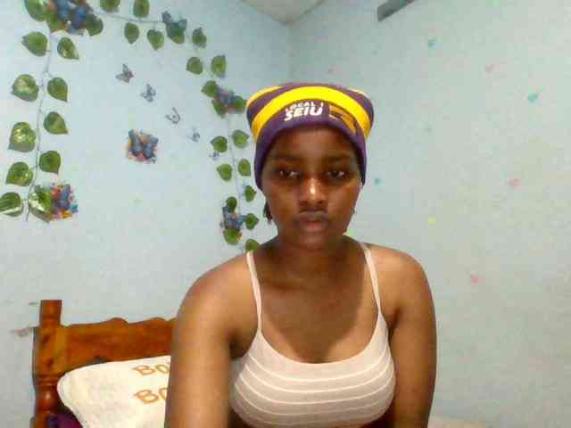 PrettyLovie1 webcam