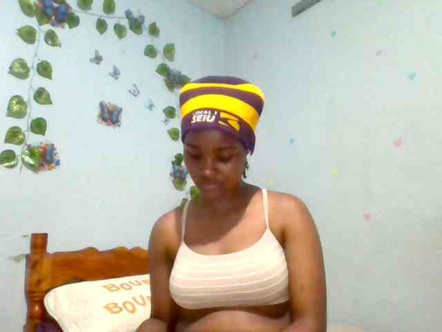 PrettyLovie1 webcam