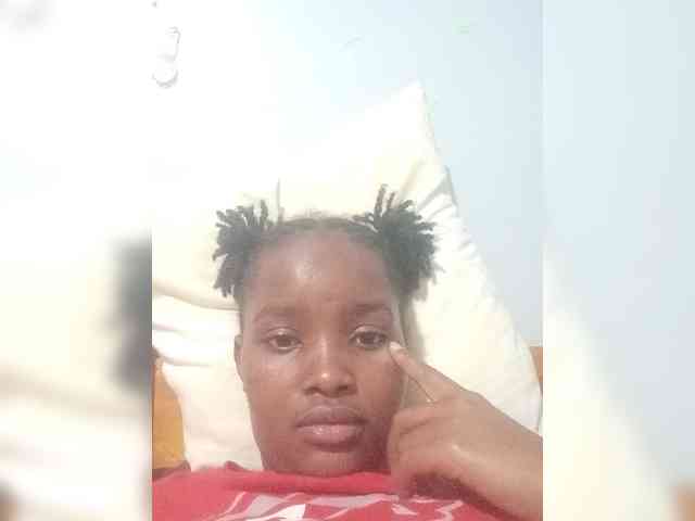 PrettyLovie1 webcam