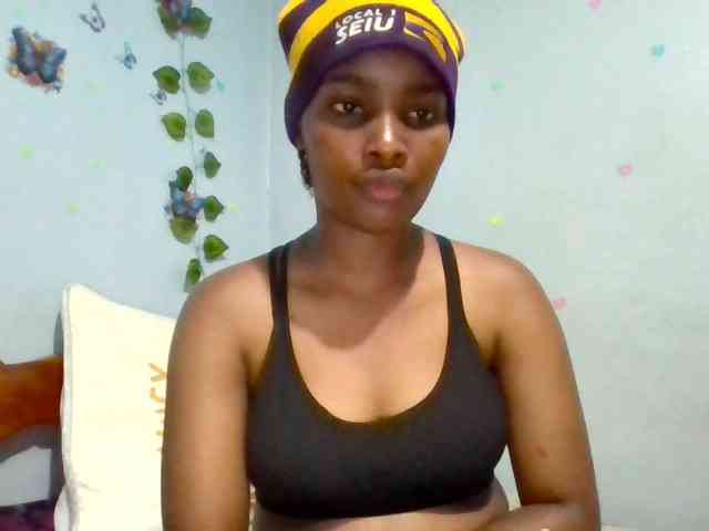 PrettyLovie1 webcam