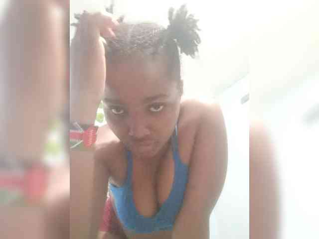 PrettyLovie1 webcam