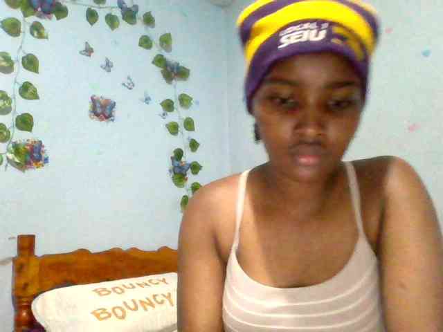 PrettyLovie1 webcam