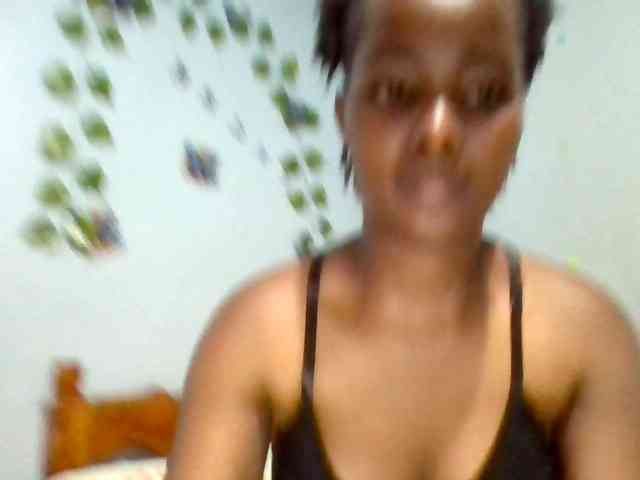 PrettyLovie1 webcam