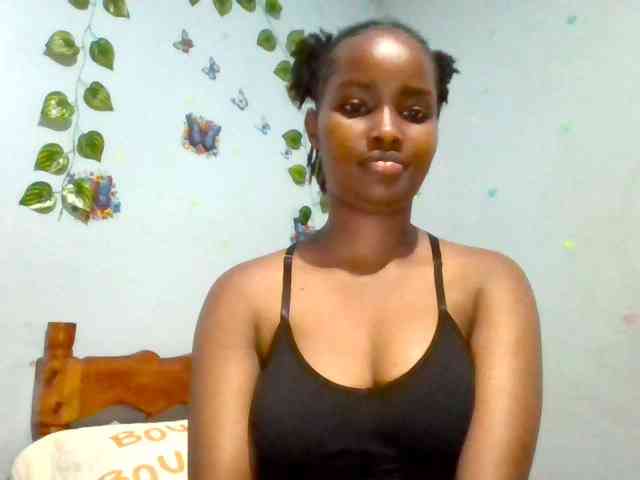 PrettyLovie1 webcam