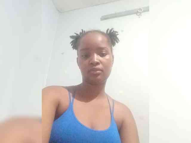 PrettyLovie1 webcam