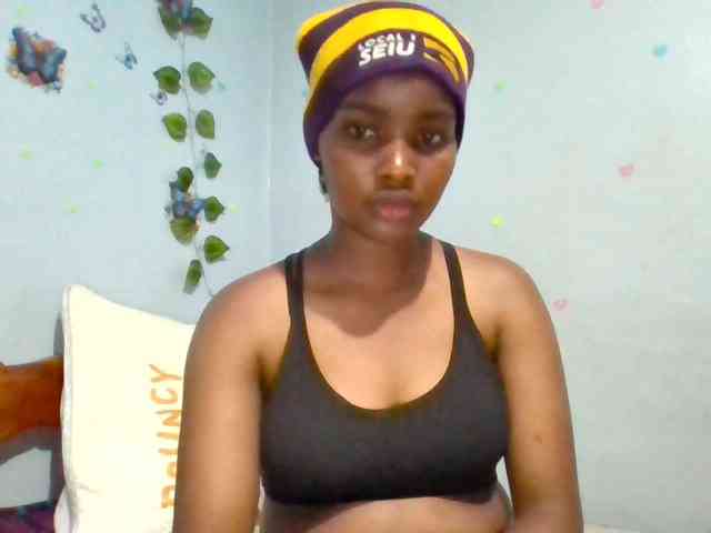 PrettyLovie1 webcam