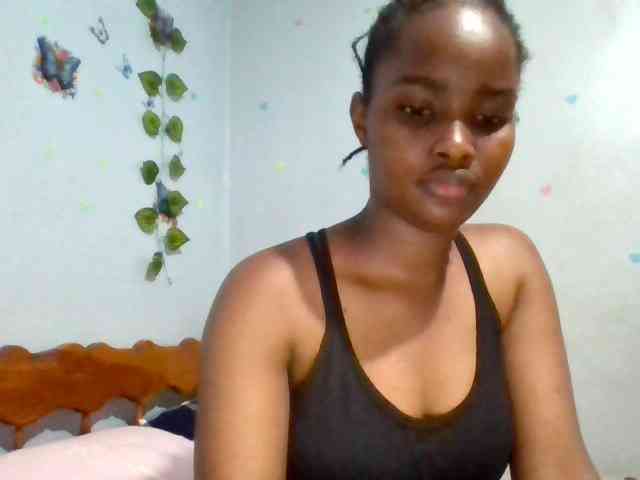 PrettyLovie1 webcam
