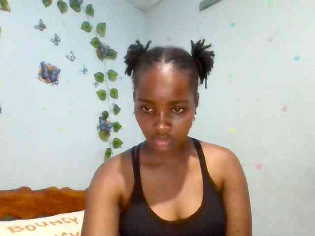 PrettyLovie1 webcam