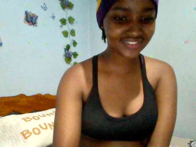 PrettyLovie1 webcam