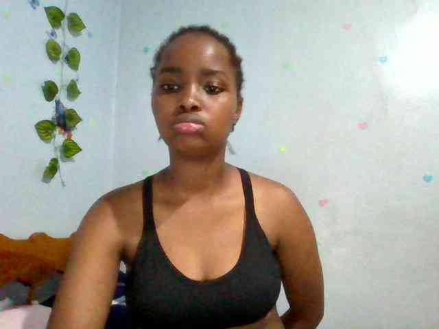 PrettyLovie1 webcam