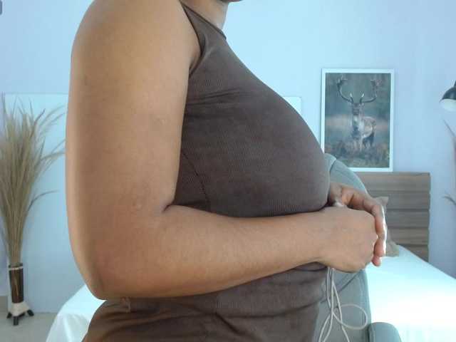 le modèle Kimaralion est en webcam porno dans un show sur le site bongacams, il possède les tags suivants: Latino/Hispanic,Brunette,Hairy