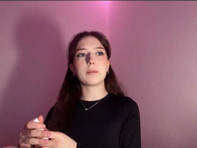 NextDoorKiora live cam on BongaCams