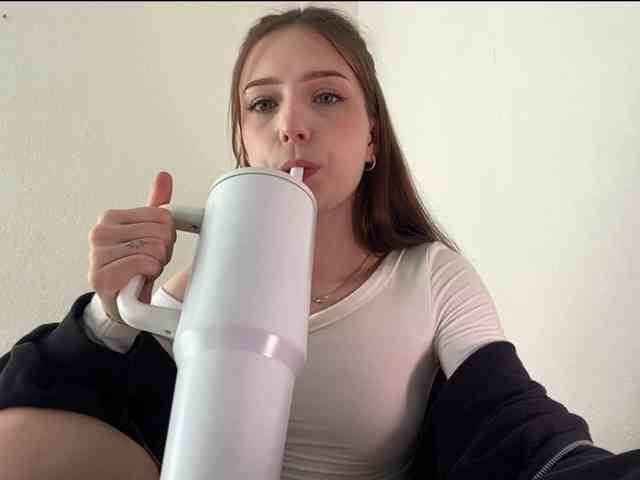 NextDoorKiora webcam