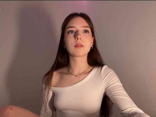 Nextdoorkiora's cam show statistics and live stream