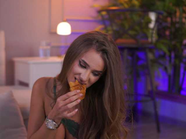 EvieVooss live cam on BongaCams