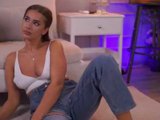 EvieVooss live cam on BongaCams