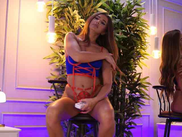 Model: EvieVooss