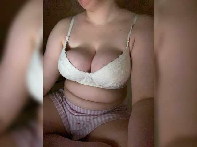 riris-feet live cam on BongaCams